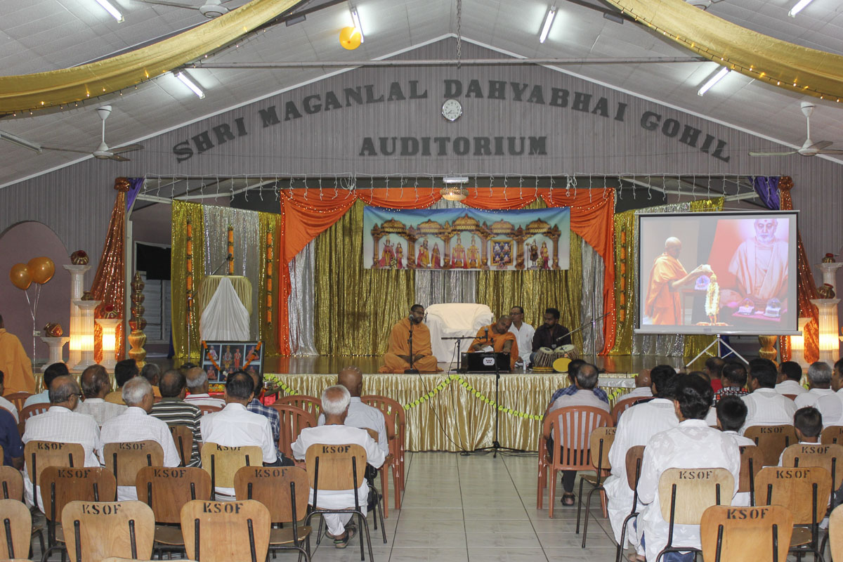 Sadhus sing kirtans in the assembly