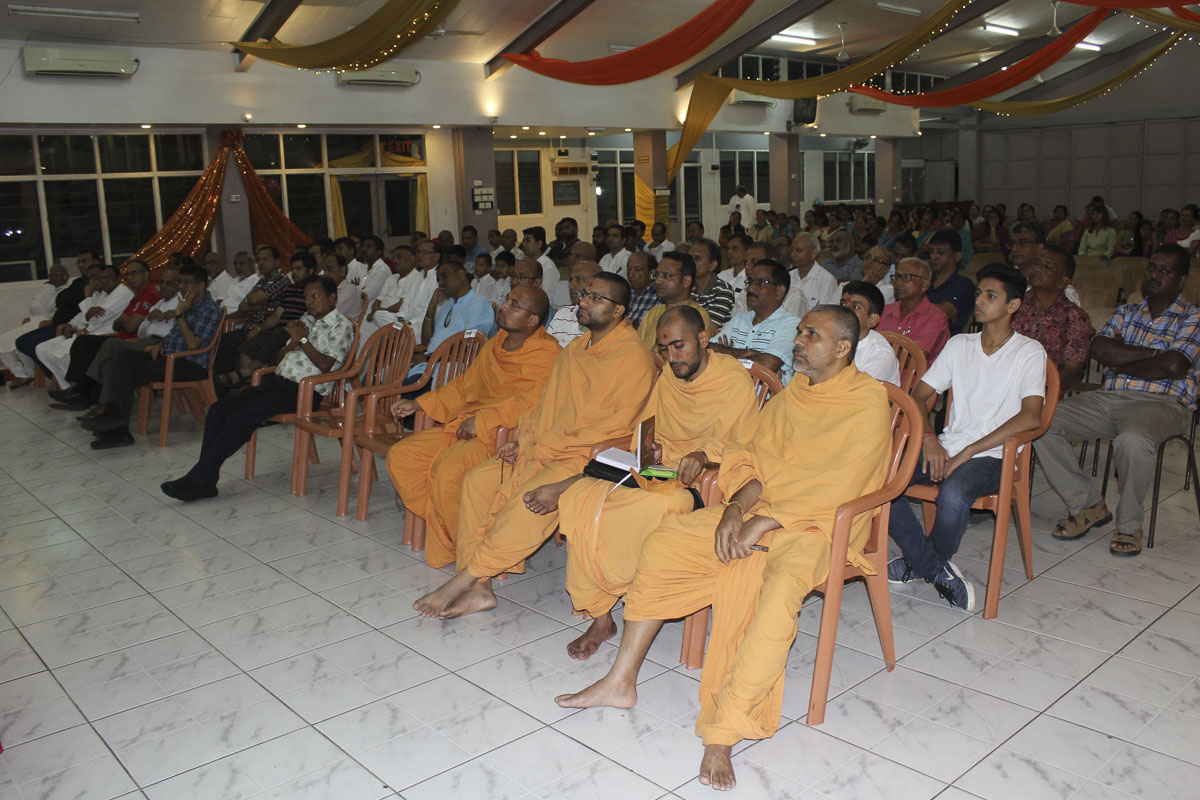 Sadhus and devotees during the assembly