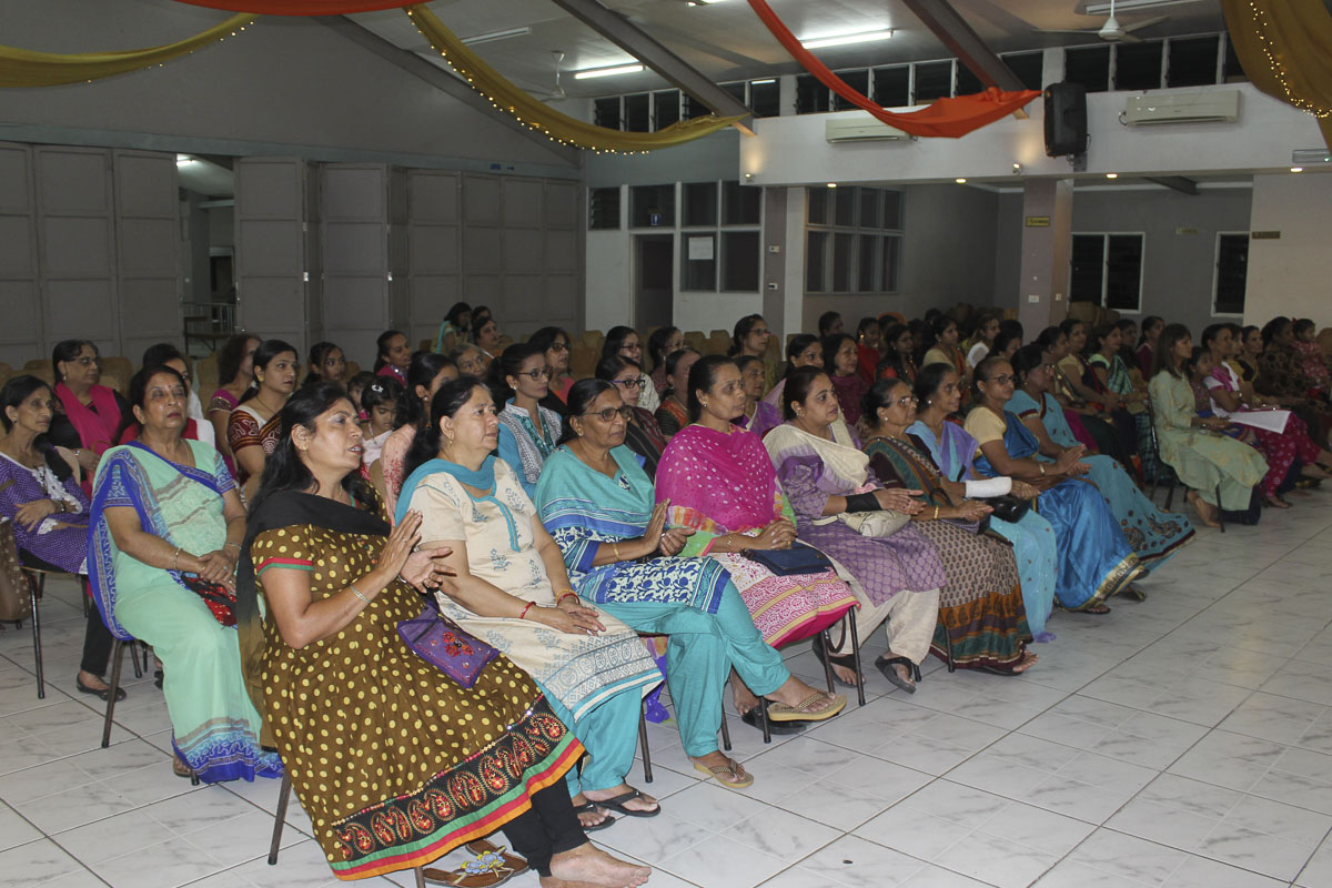 Devotees during the assembly