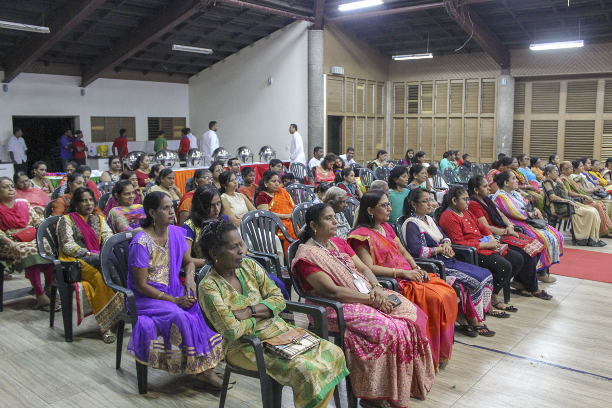 Devotees during the assembly