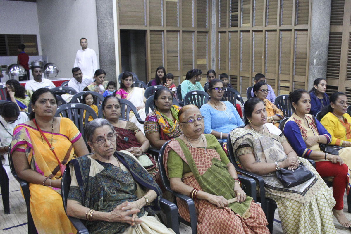 Devotees during the assembly