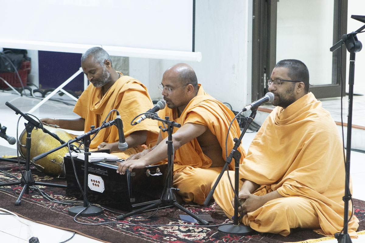 Sadhus sing kirtans in the assembly