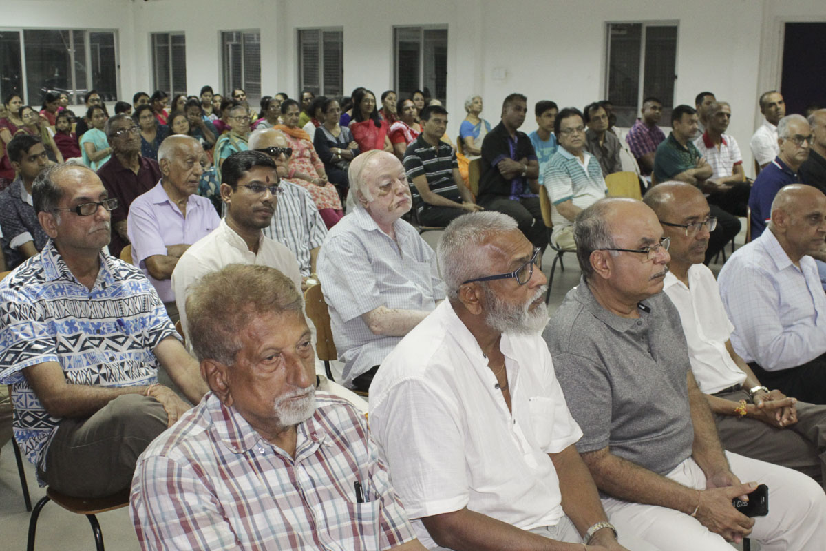 Devotees during the assembly
