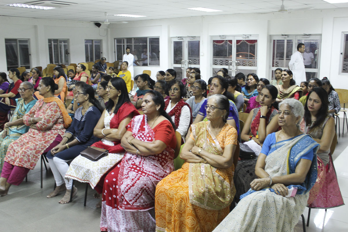 Devotees during the assembly