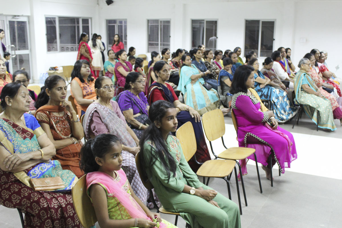 Devotees during the assembly