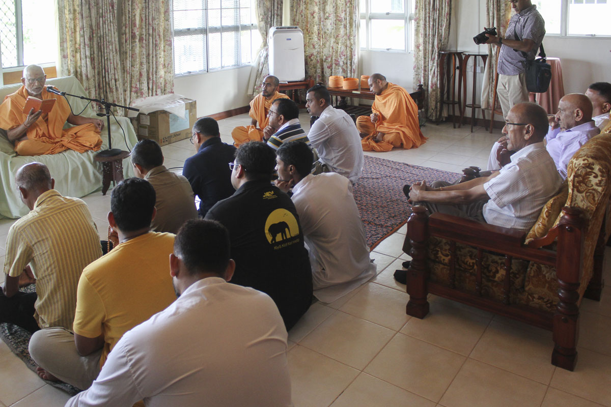 Devotees during the assembly