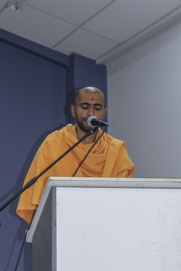 Vimalseva Swami addresses the assembly