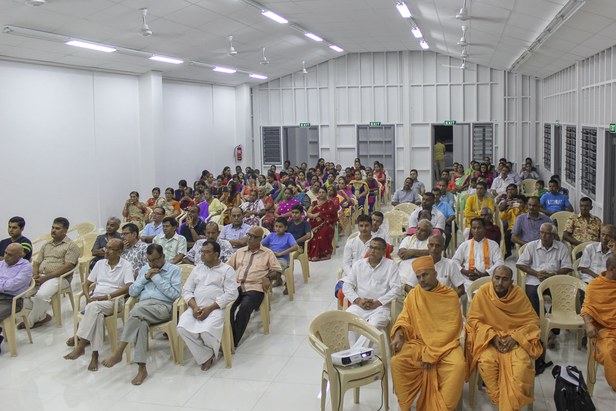 Sadhus and devotees during the assembly