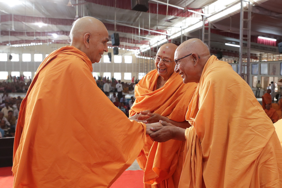 Swamishri shares a light moment with Pujya Kothari Swami and Pujya Tyagvallabh Swami