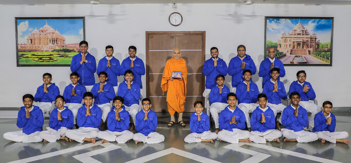 Balaks and karyakars from UK with Param Pujya Mahant Swami Maharaj