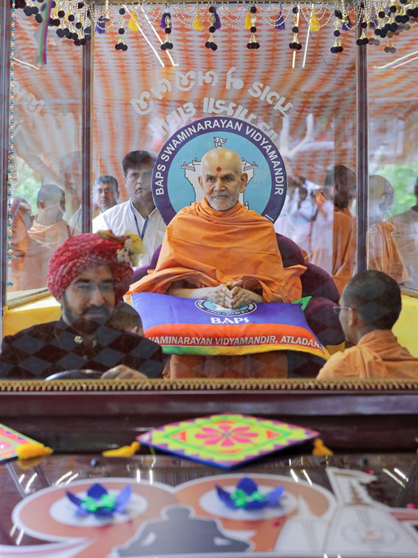 Swamishri after his morning puja