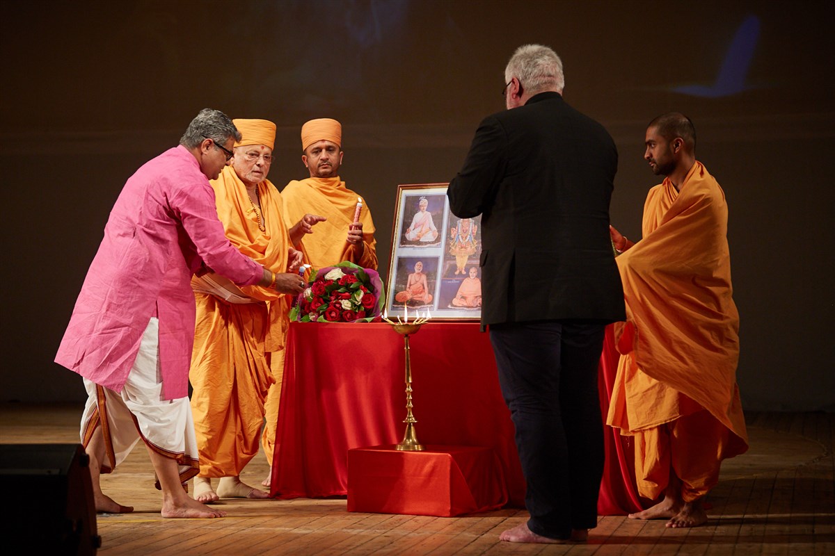 The assembly began with the traditional lighting of the diya