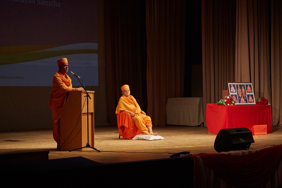 Brahmavihari Swami addressed the assembly in English