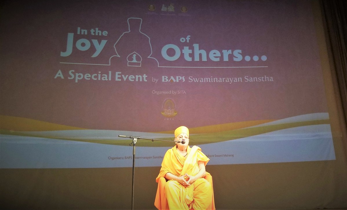 Sadguru Pujya Ishwarcharan Swami drew from the wisdom of Hindu scriptures in his address