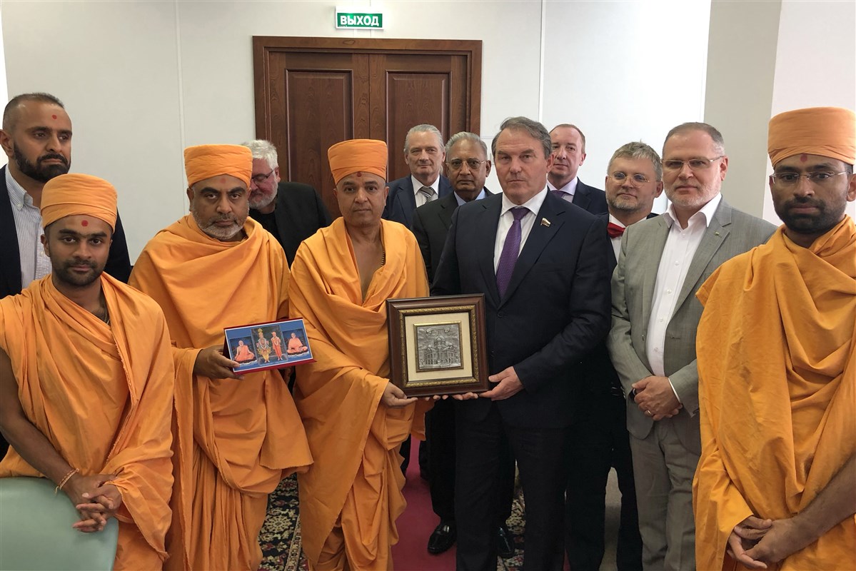 Mr Morozov presented an image of Moscow's The Cathedral of Christ the Saviour as a gift to the swamis
