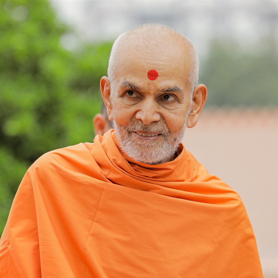 Swamishri in a divine mood in the mandir pradakshina