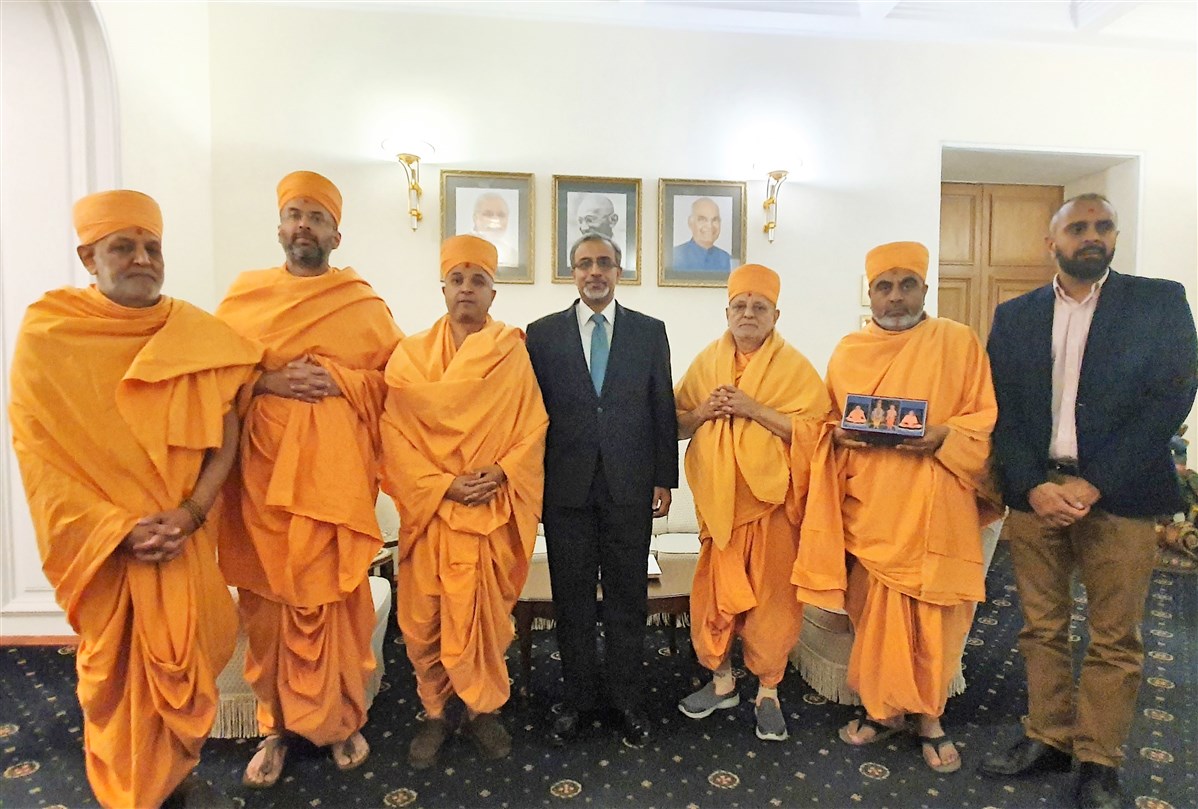 Indian Ambassador to Russia Welcomes BAPS Delegation