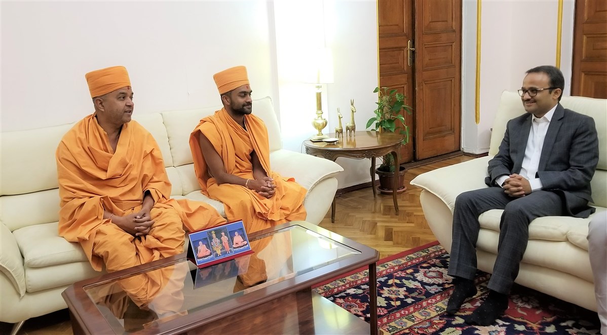 Deputy Chief of Mission Shri Binaya Pradhan had invited Pujya Brahmavihari Swami and Pujya Paramseva Swami to his residence in Moscow