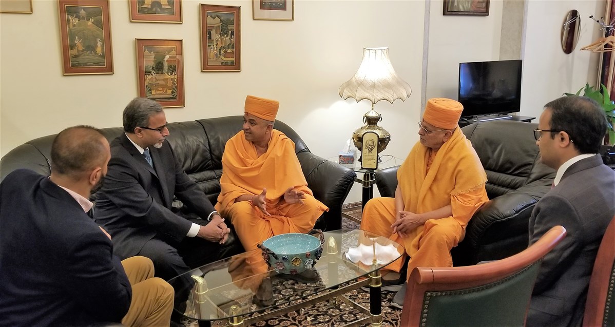 His Excellency The Ambassador in discussion with Pujya Ishwarcharan Swami and Pujya Brahmavihari Swami