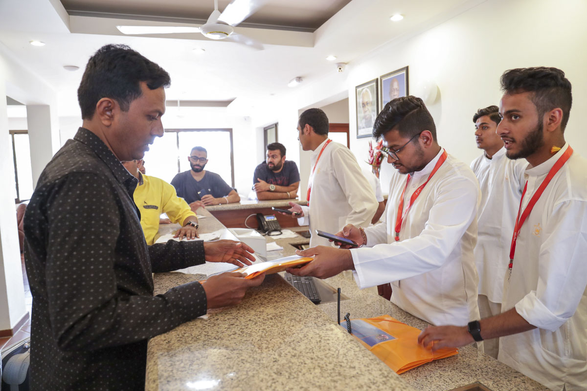 Karyakars check in for the Karyakar Shibir
