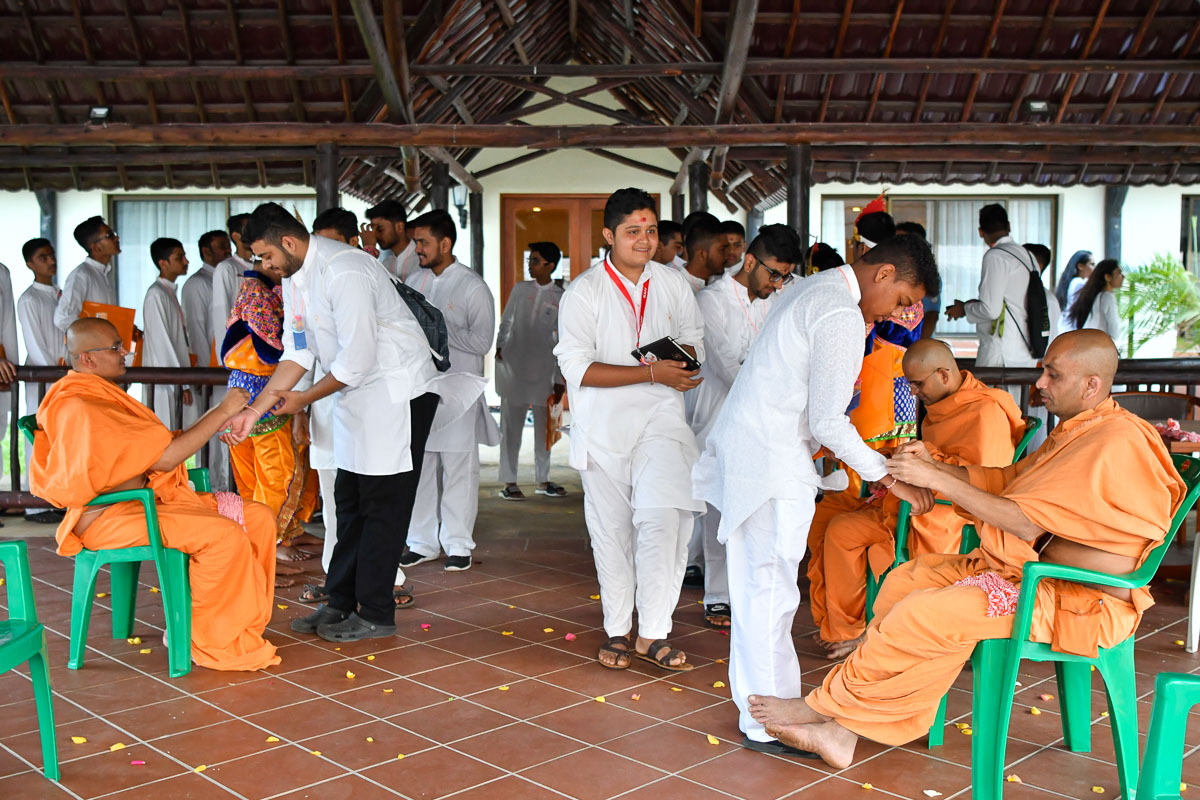 Sadhus tie nadachhadi to kishores to welcome them