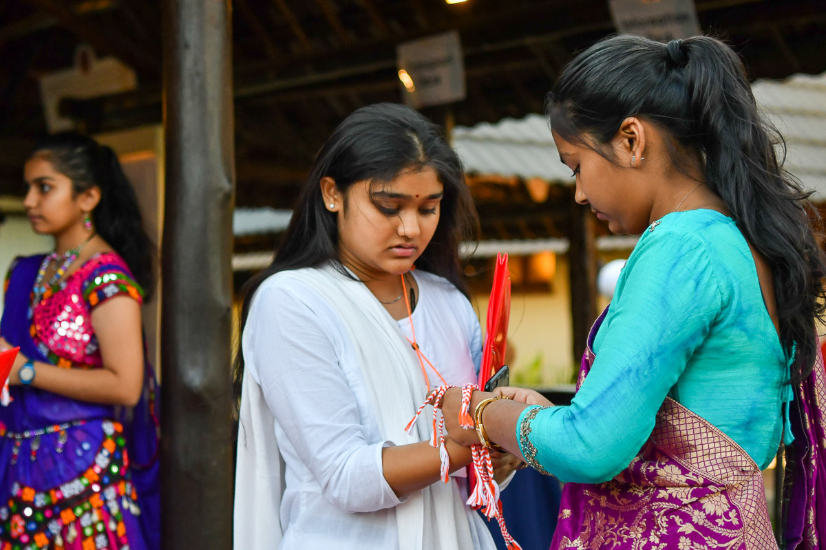 A balika ties nadachhadi to kishoris to welcome them