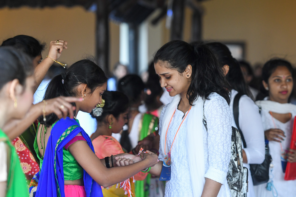A balika ties nadachhadi to kishoris