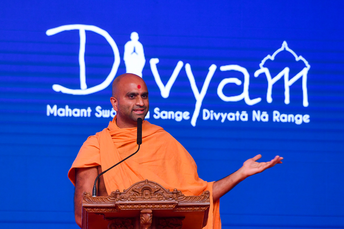 Anantmagal Swami addresses the shibir