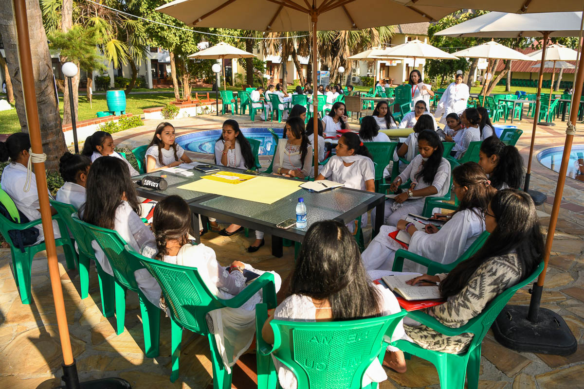 Kishoris during the shibir