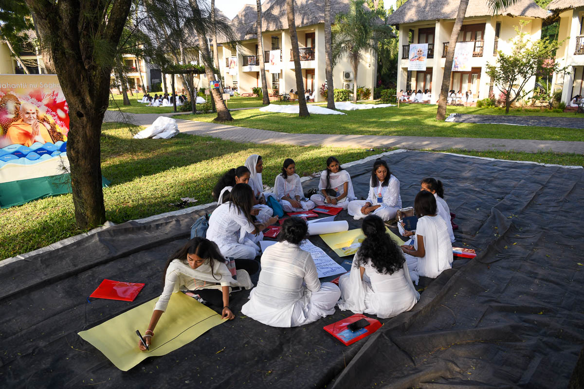 Kishoris during the shibir