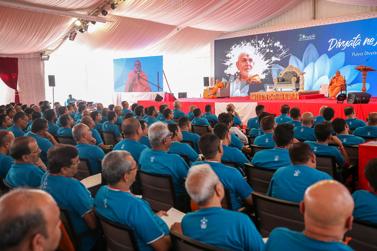 Karyakars during the morning session of the shibir