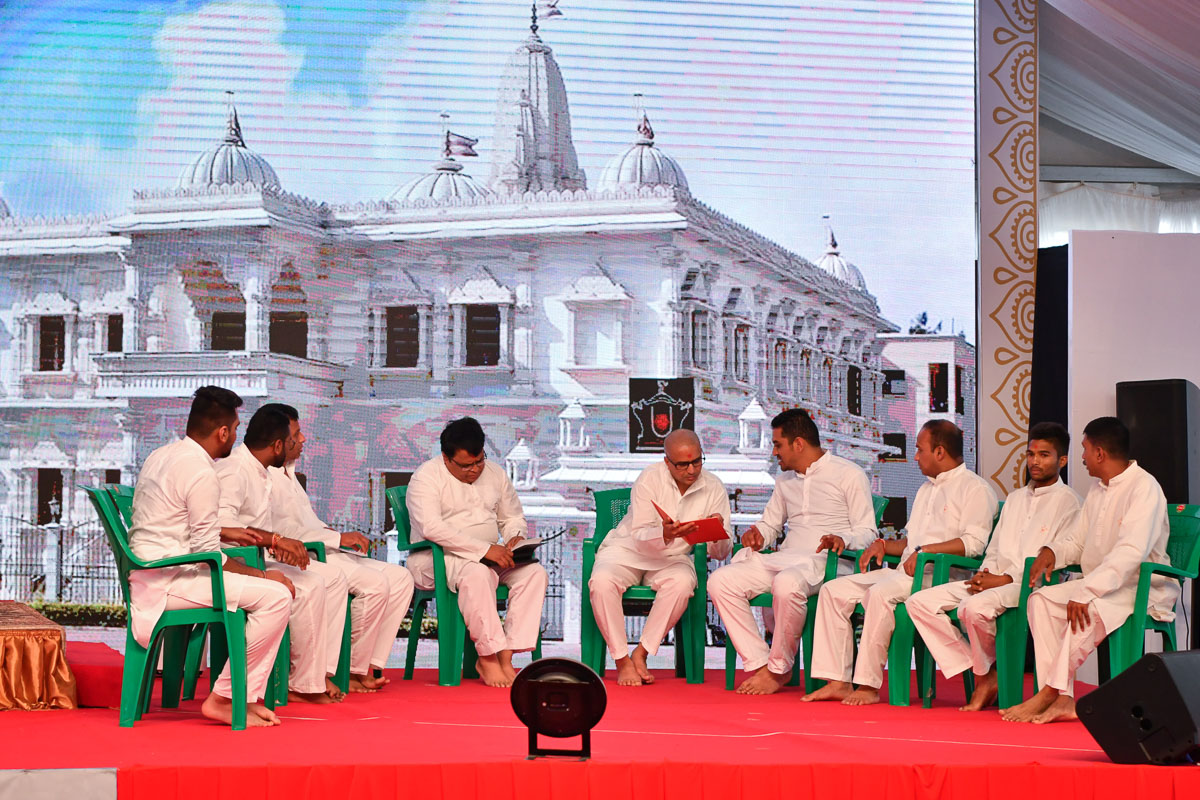 Karyakarys during a discussion