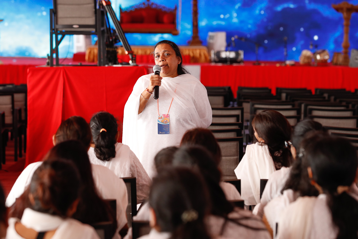 Karyakars during the shibir