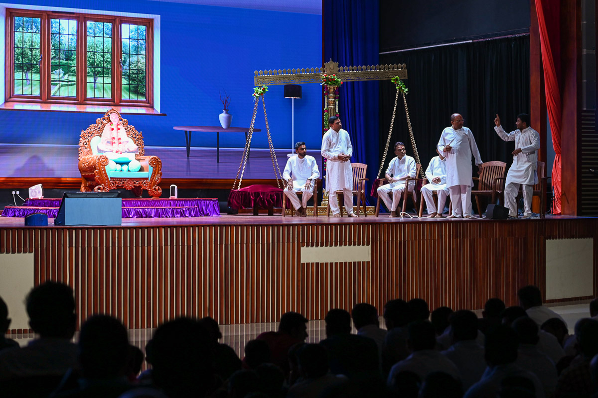 A skit presentation by devotees in the evening satsang assembly