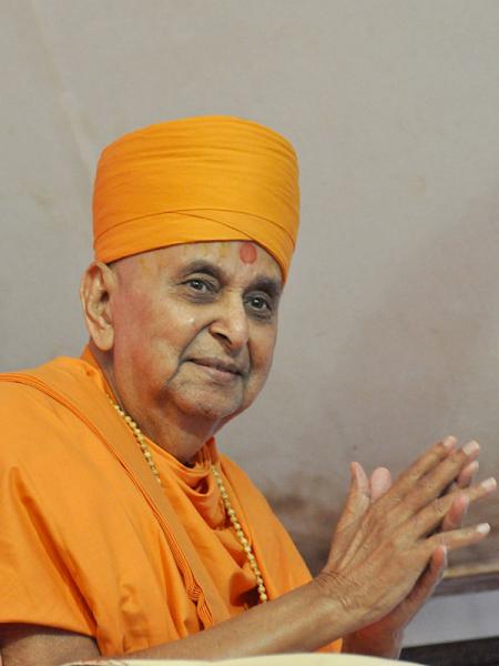   Swamishri bids Jai Swaminarayan to all