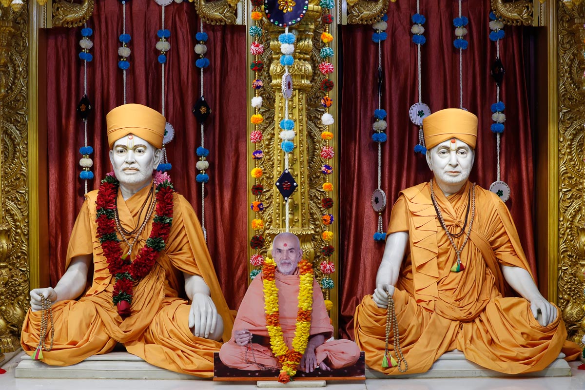 Brahmaswarup Shastriji Maharaj and Brahmaswarup Pramuh Swami Maharaj