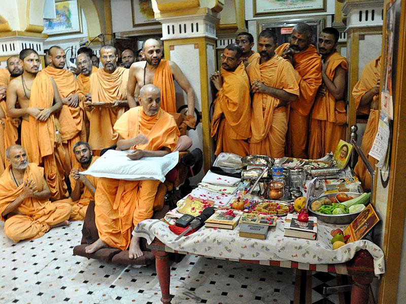  Swamishri in abhishek mandapam