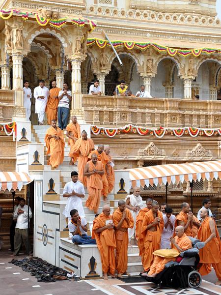  Sadhus and devotees engaged in darshan of Swamishri