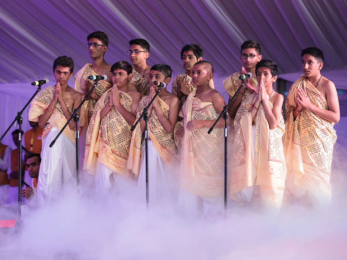 Children sing Vedic shlokas