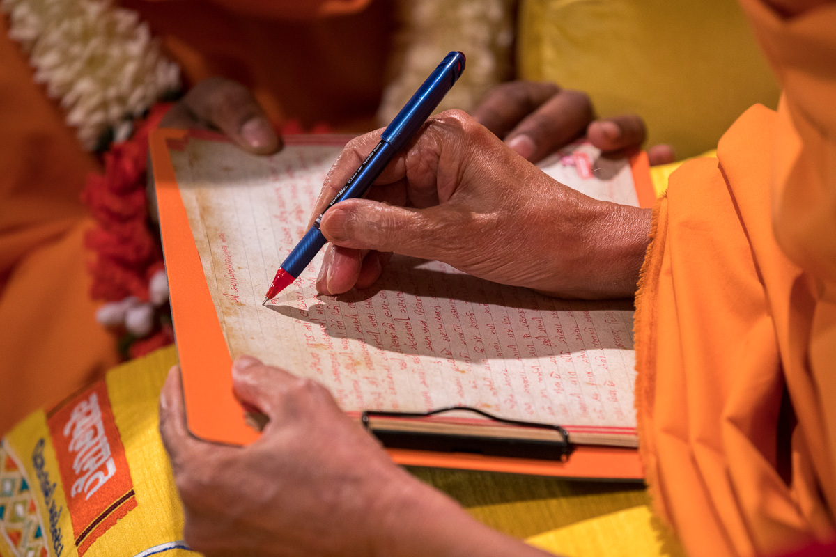 Swamishri writes blessings
