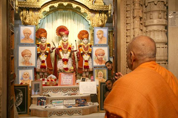  Bhagwan Swaminarayan, Aksharbrahma Gunatitanand Swami and Shri Gopalanand Swami