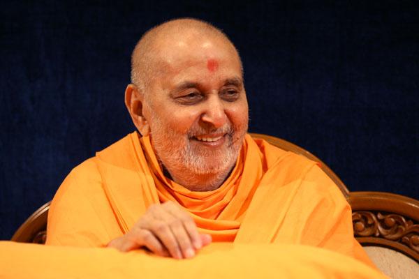  Swamishri in a divine, jovial mood 