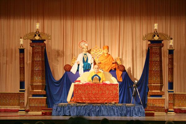  Swamishri engaged in his morning puja