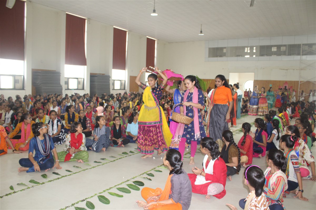 "Vachnamrut Sukh ni Sanjivani" - Yuvati Parayan held at SVM Randesan