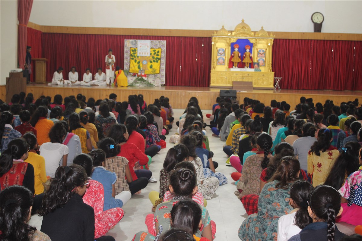 "Vachnamrut Sukh ni Sanjivani" - Yuvati Parayan held at SVM Randesan