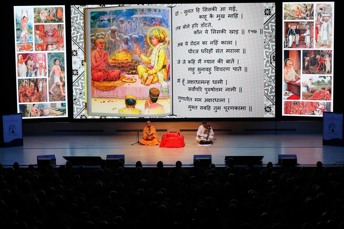 Gurukirtan Swami sings a kirtan extolling the divine form of Bhagwan Swaminarayan