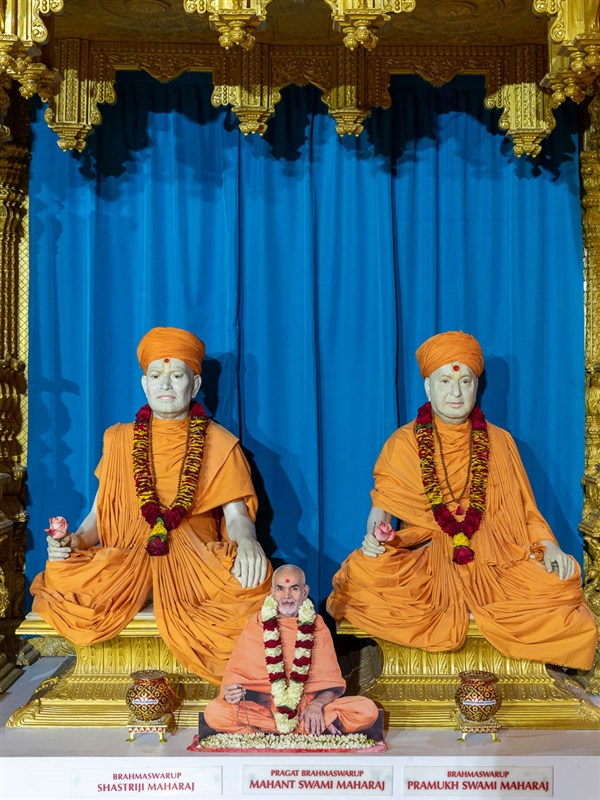Brahmaswarup Shastriji Maharaj, Brahmaswarup Pramukh Swami Maharaj and Pragat Brahmaswarup Mahant Swami Maharaj