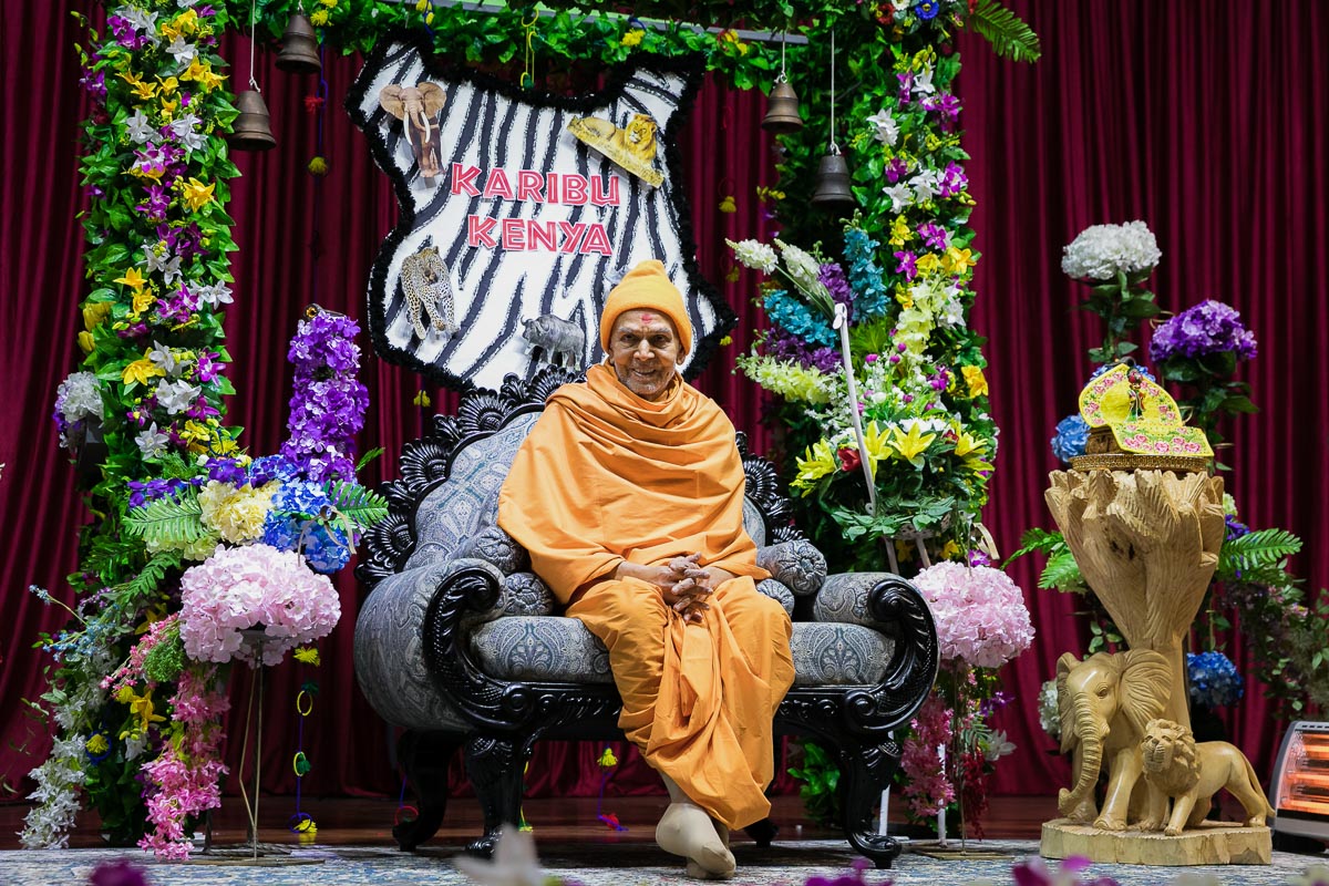 Swamishri during the welcome assembly