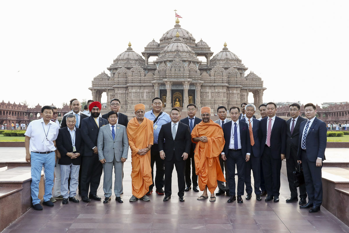 H.E. Khaltmaagiin Battulga Visits Akshardham