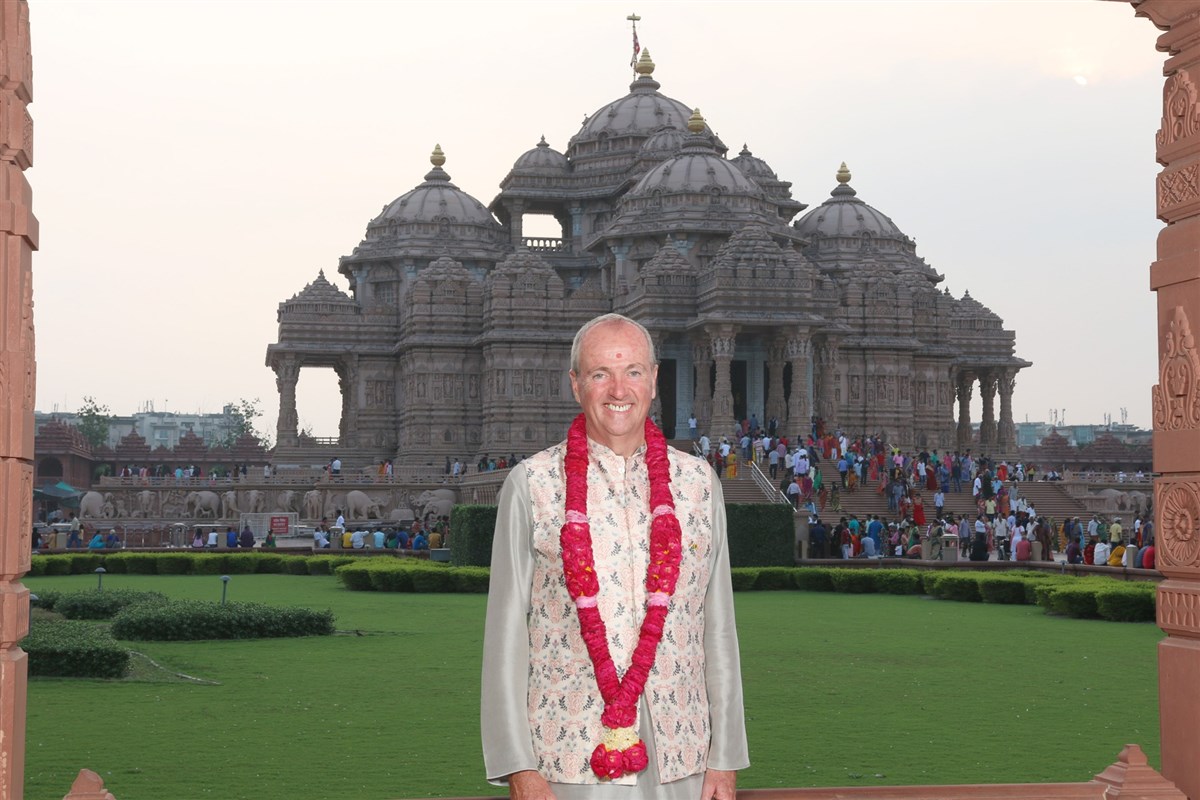 Governor Phil Murphy of New Jersey visits Swaminarayan Akshardham in New Delhi